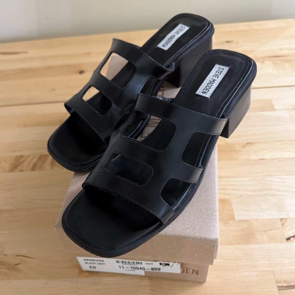 STEVE MADDEN BLACK CHUNKY HEEL SLIP ON SANDAL COMES WITH BOX